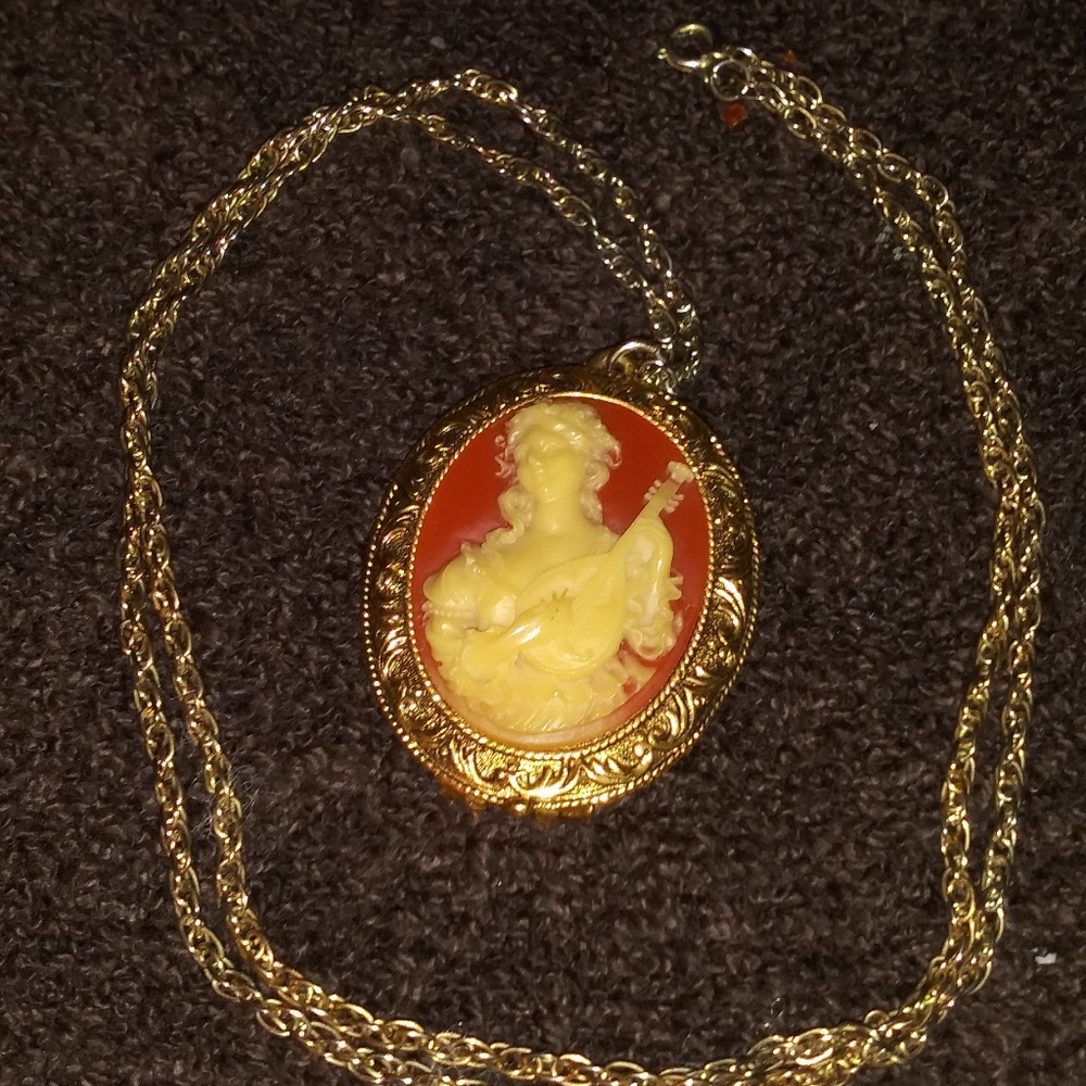Cameo amulet